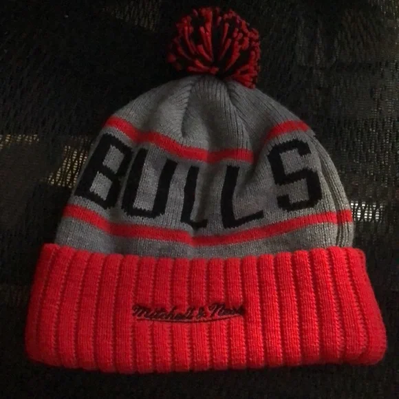 Chicago Bulls Mitchell & Ness Beanie - Picture 4 of 5